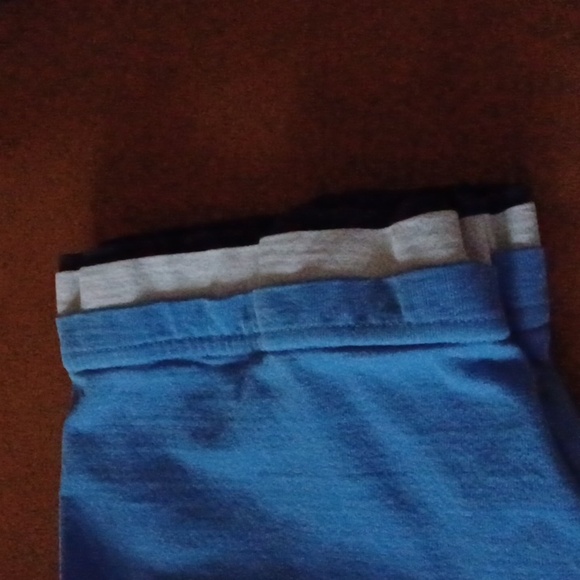 💙🌺Blue and White Top - Picture 6 of 10